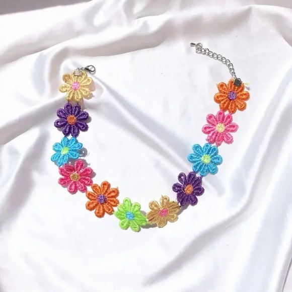 NEW! Colorful Embroidered Daisy Flower Choker - Picture 4 of 8